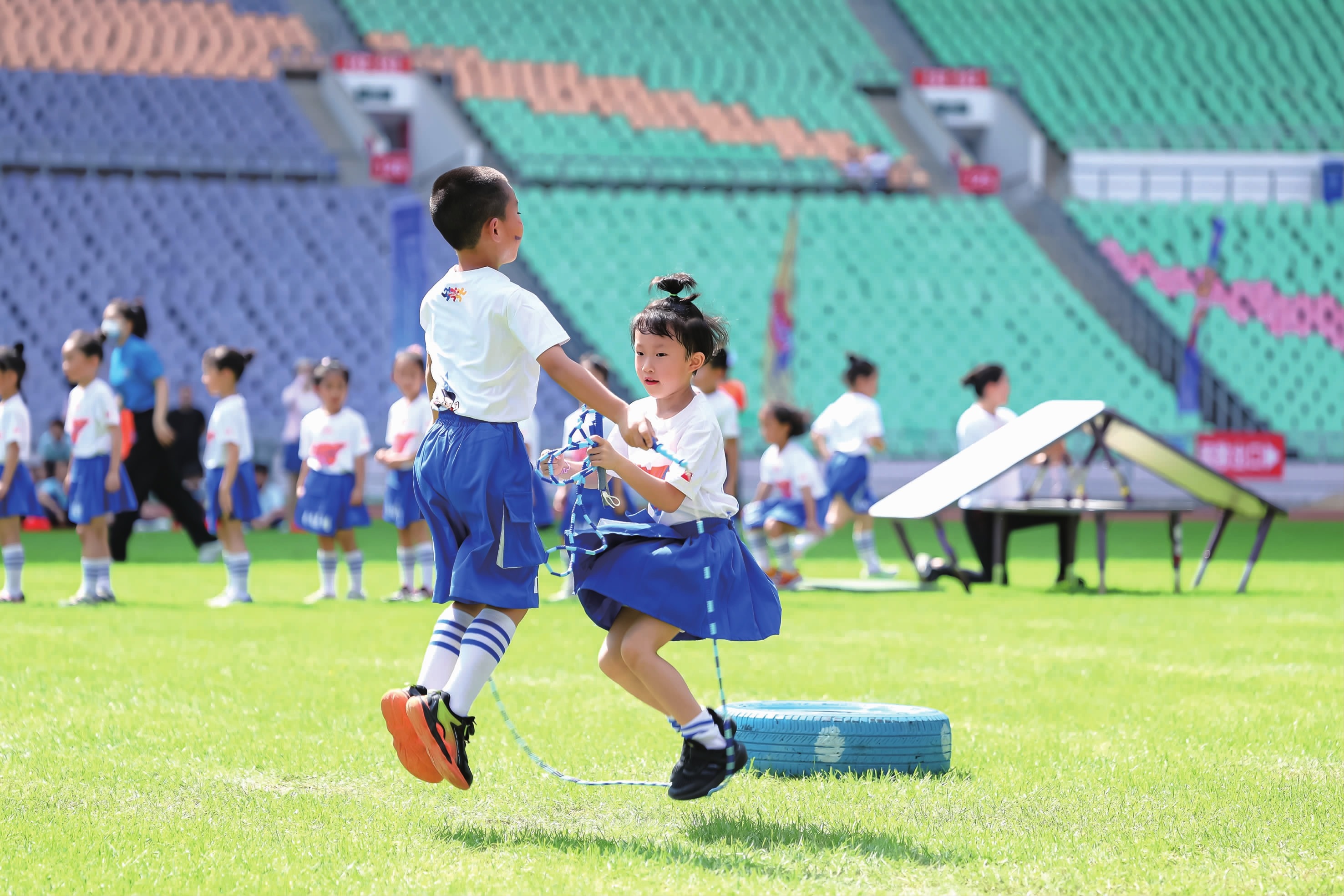 实在是等不及了！玩家在《我的世界》中还原《丝之歌》关卡